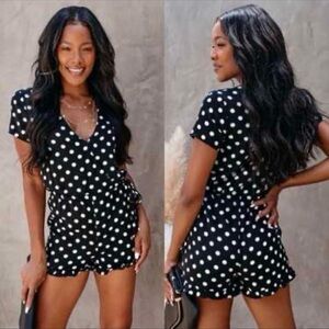 Q+A Los Angeles - black and white polka dot romper Women’s size M
